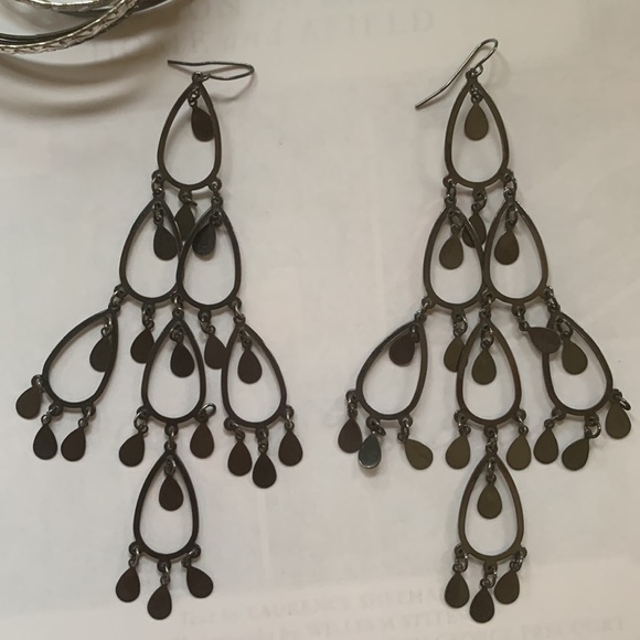 Bracelet & 2 Sets of “Hematite” Dark Metal Hoop & Chandelier Earring Sets - Picture 4 of 4